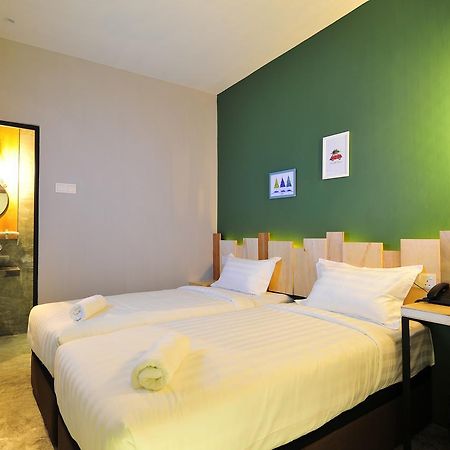 Finess Basic Hotel Малакка Экстерьер фото