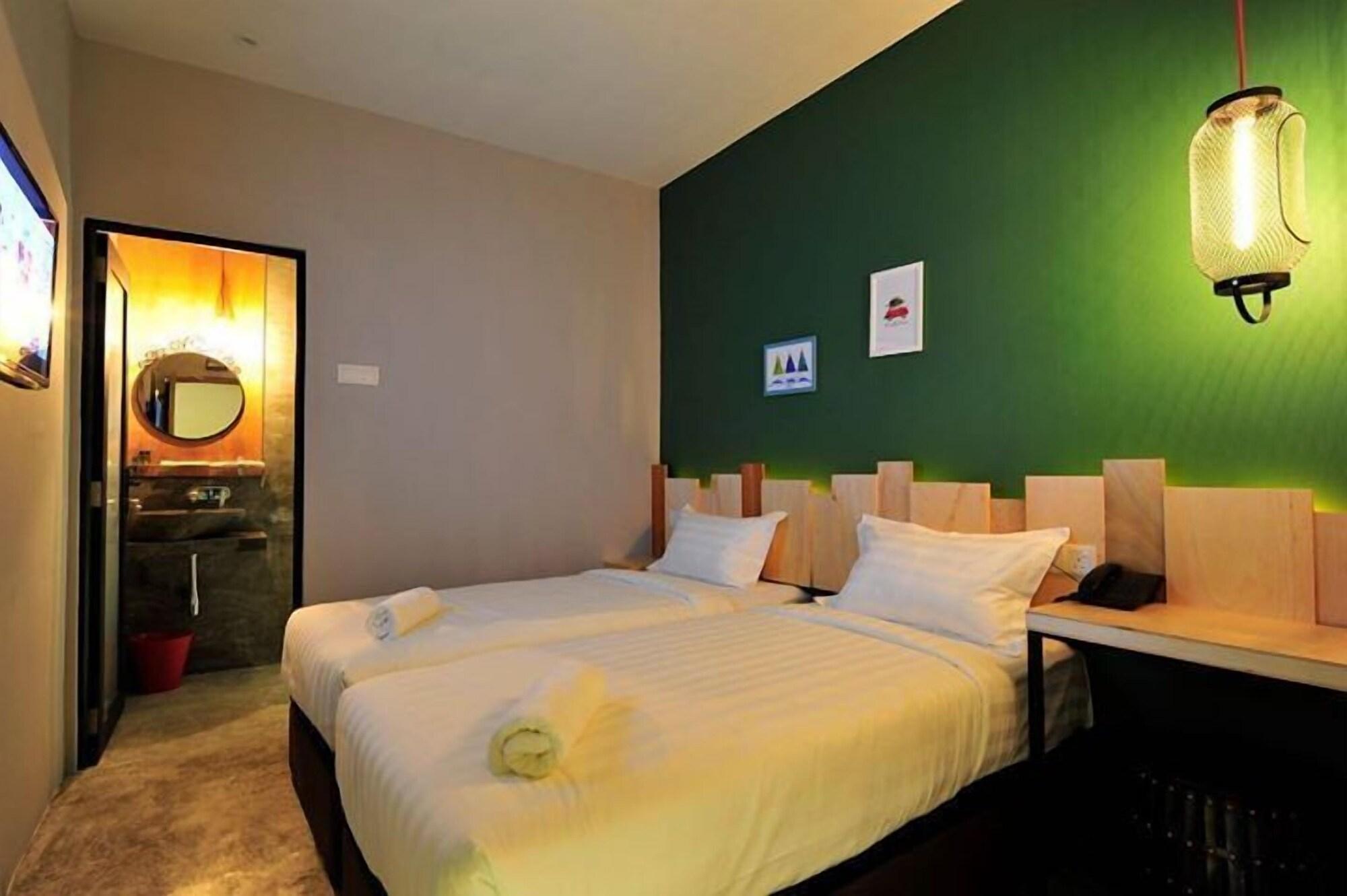 Finess Basic Hotel Малакка Экстерьер фото