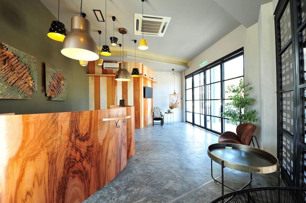 Finess Basic Hotel Малакка Экстерьер фото